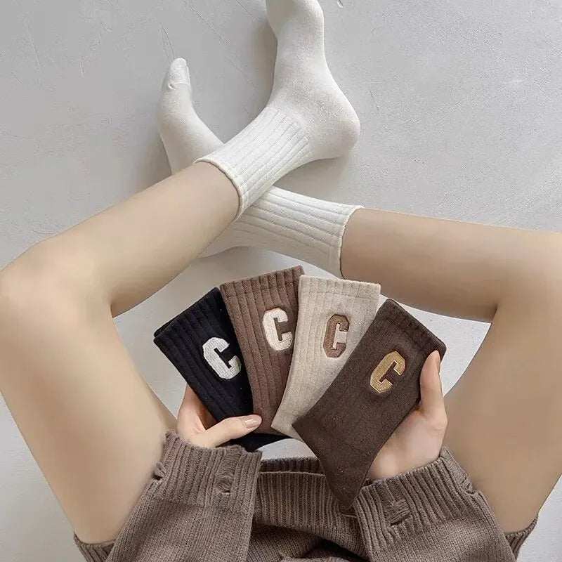5 pairs of women's C-letter printed socks, fashionable and versatile