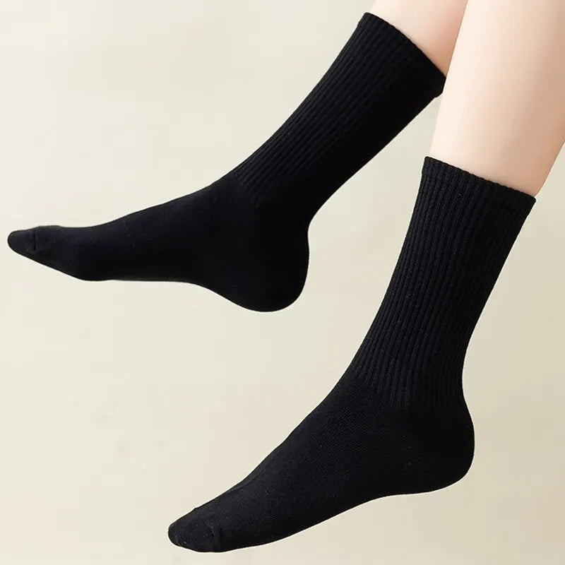 6 Pairs Middle Tube Socks For Men Solid Colour In White and Black